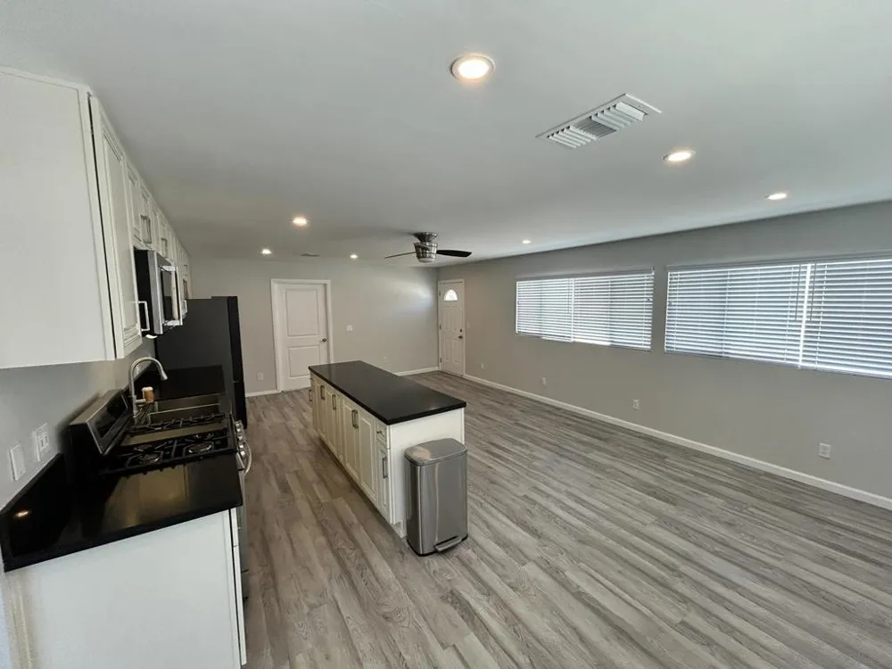 27452 Silver Lakes Pkwy Helendale, CA 92342