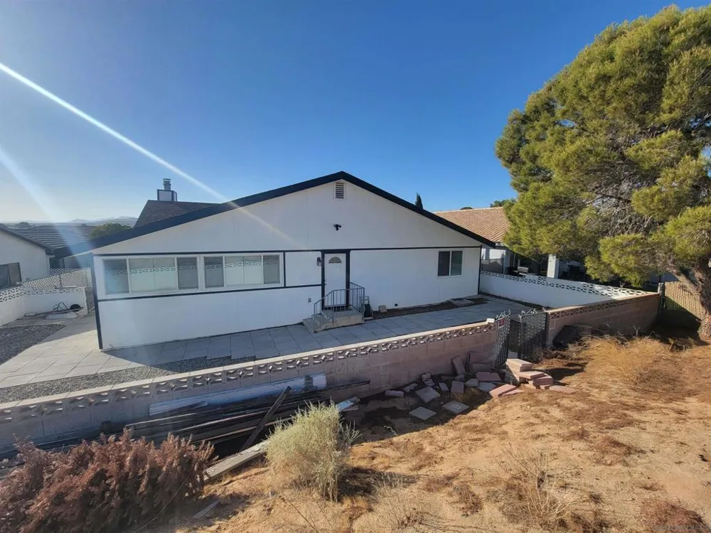 27452 Silver Lakes Pkwy Helendale, CA 92342