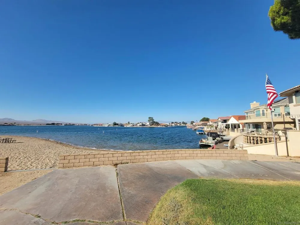 27452 Silver Lakes Pkwy Helendale, CA 92342
