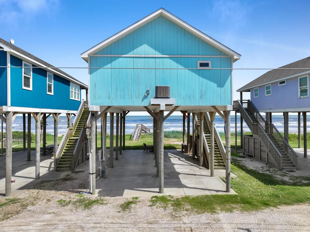 2496 Highway 87 Gilchrist, TX 77617