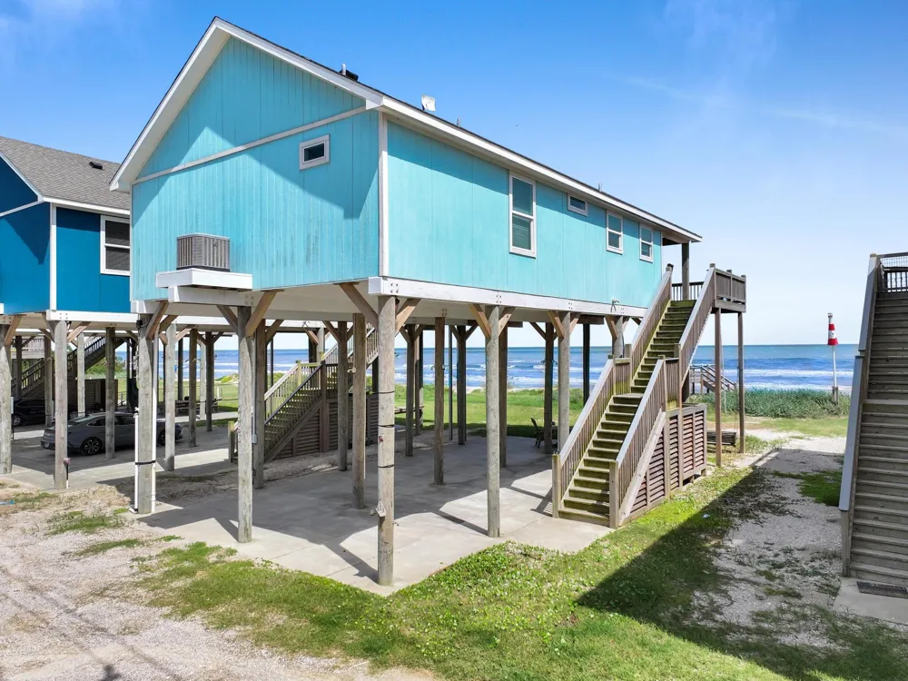 2496 Highway 87 Gilchrist, TX 77617