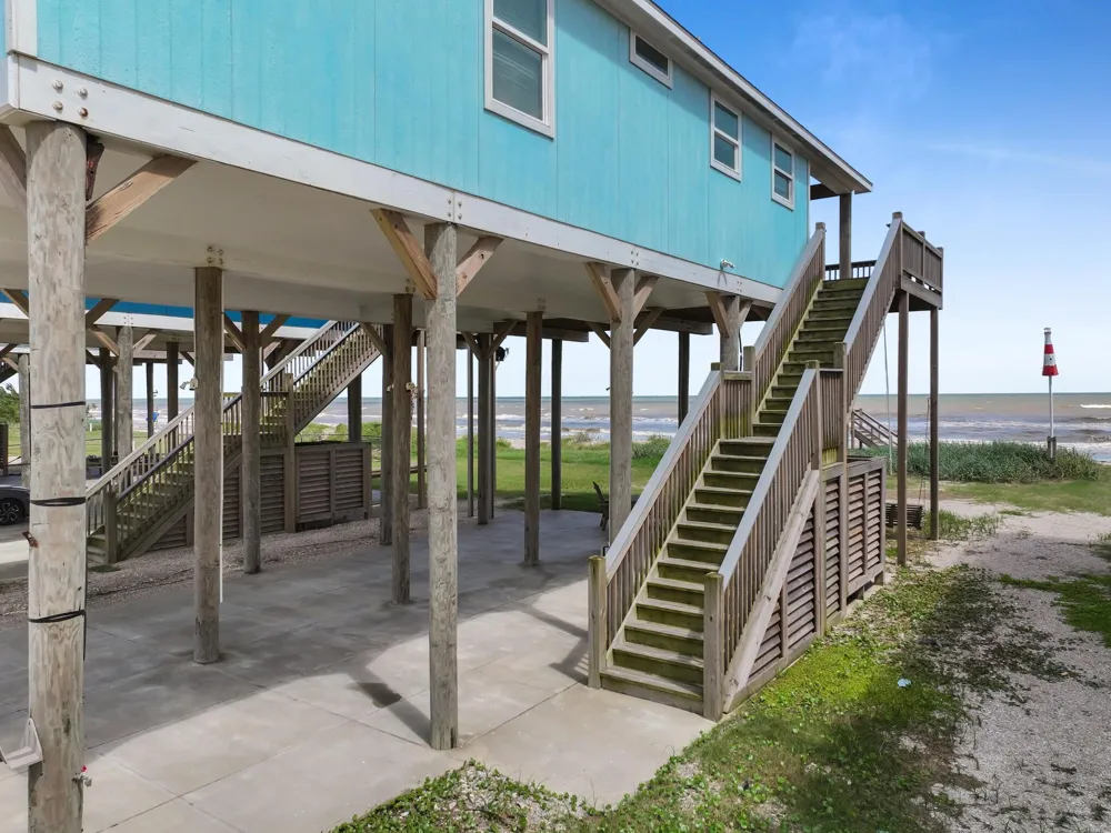 2496 Highway 87 Gilchrist, TX 77617