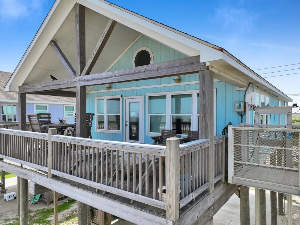 2496 Highway 87 Gilchrist, TX 77617