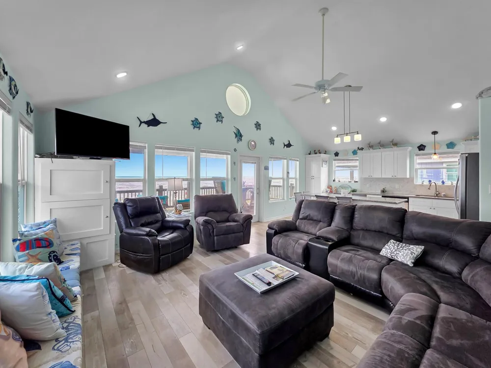 2496 Highway 87 Gilchrist, TX 77617
