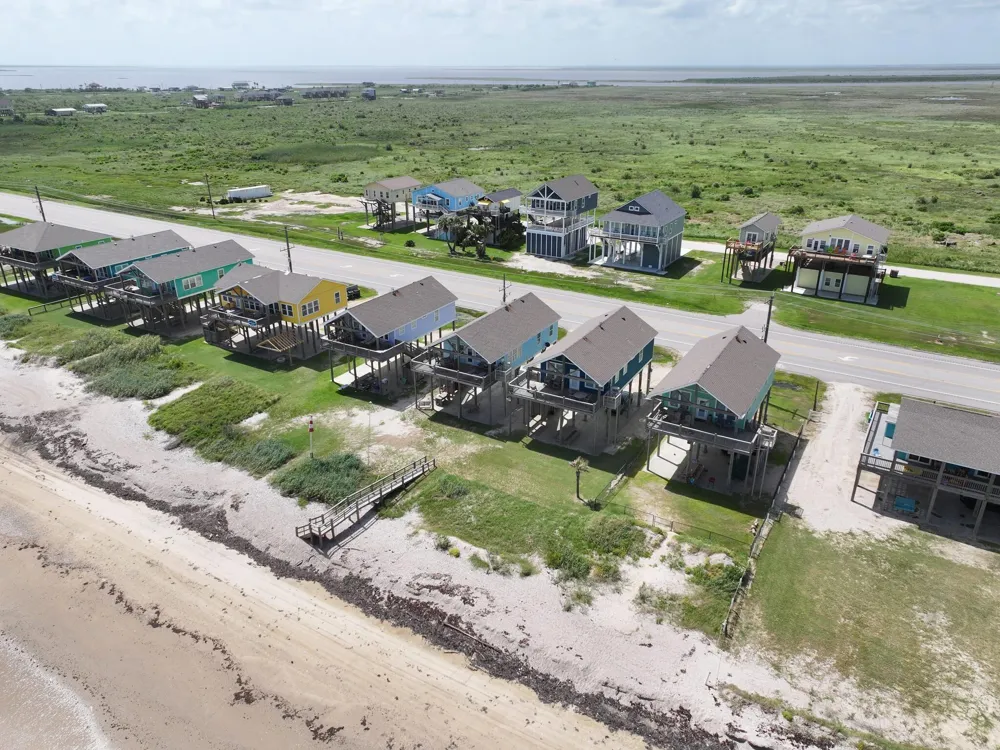 2496 Highway 87 Gilchrist, TX 77617