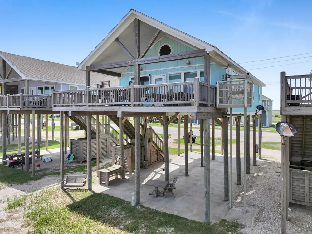 2496 Highway 87 Gilchrist, TX 77617