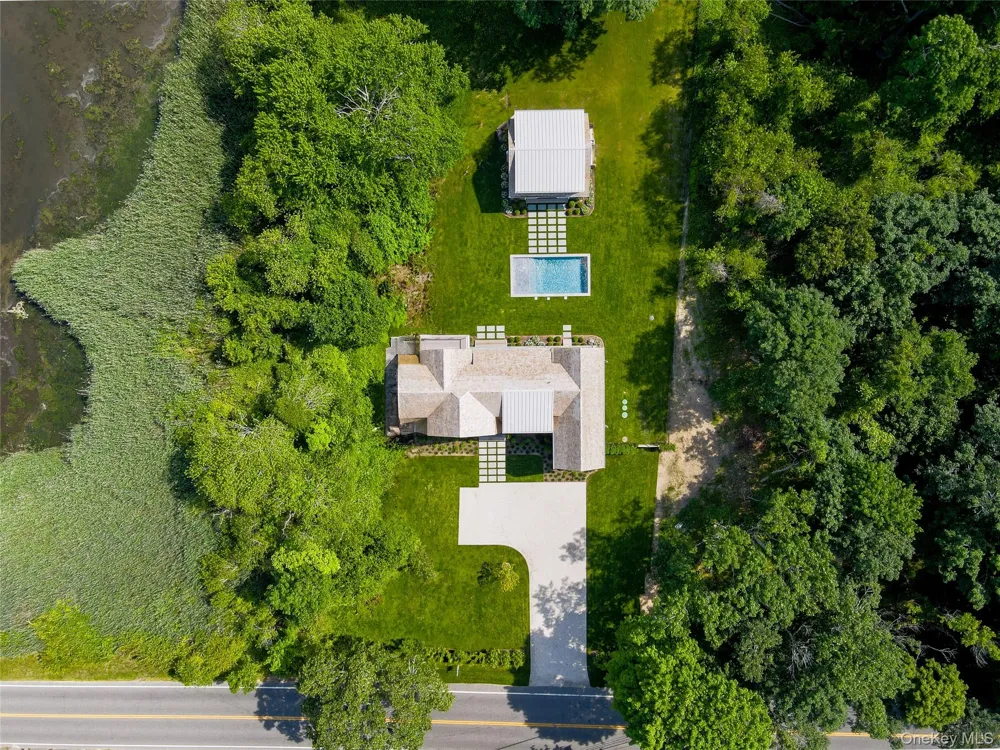 161 South Road Westhampton, NY 11977