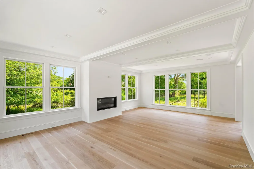 161 South Road Westhampton, NY 11977