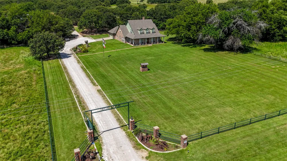 11471 FM 455 Forestburg, TX 76239