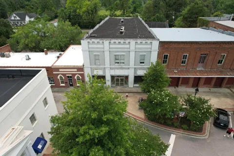 112 Courthouse Square