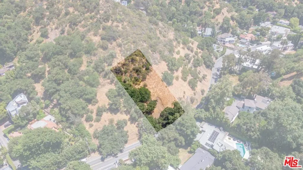 2250 Benedict Canyon Drive Beverly Hills, CA 90210