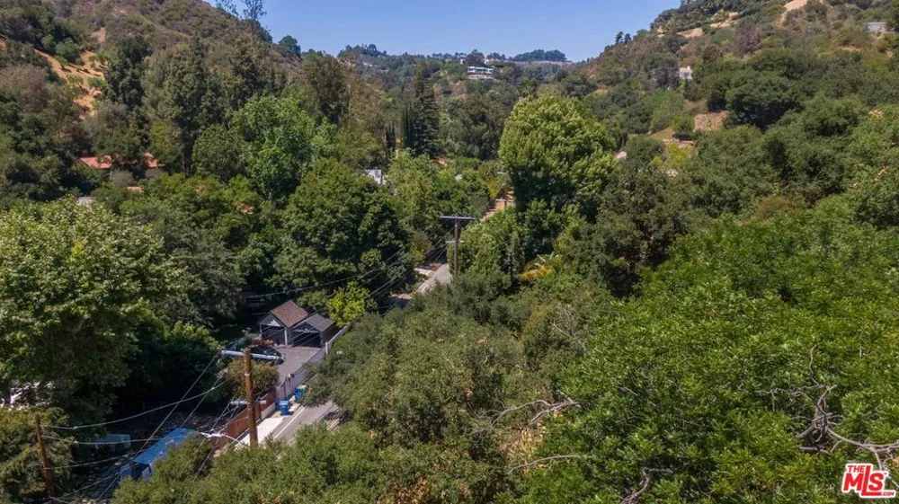 2250 Benedict Canyon Drive Beverly Hills, CA 90210