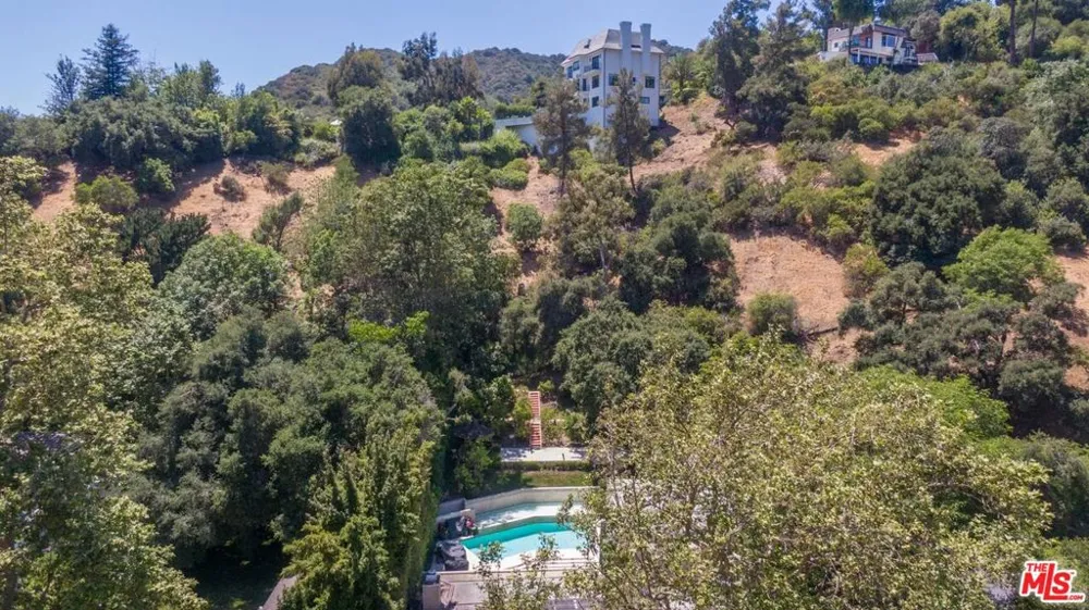 2250 Benedict Canyon Drive Beverly Hills, CA 90210