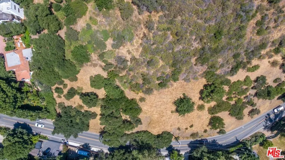 2250 Benedict Canyon Drive Beverly Hills, CA 90210