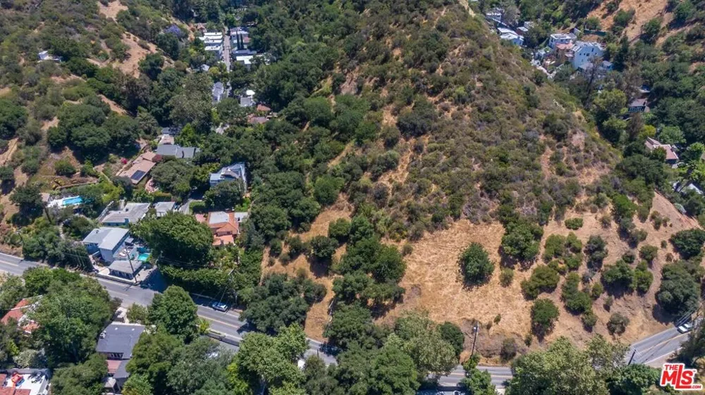 2250 Benedict Canyon Drive Beverly Hills, CA 90210