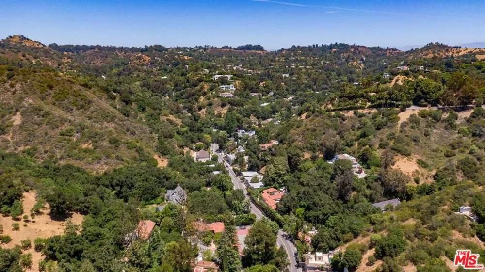 2250 Benedict Canyon Drive Beverly Hills, CA 90210