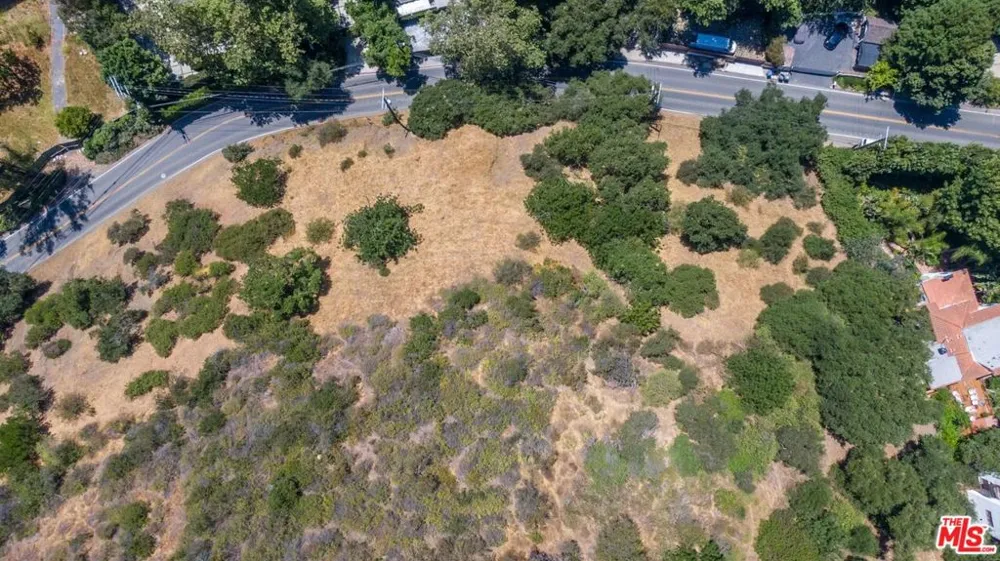 2250 Benedict Canyon Drive Beverly Hills, CA 90210