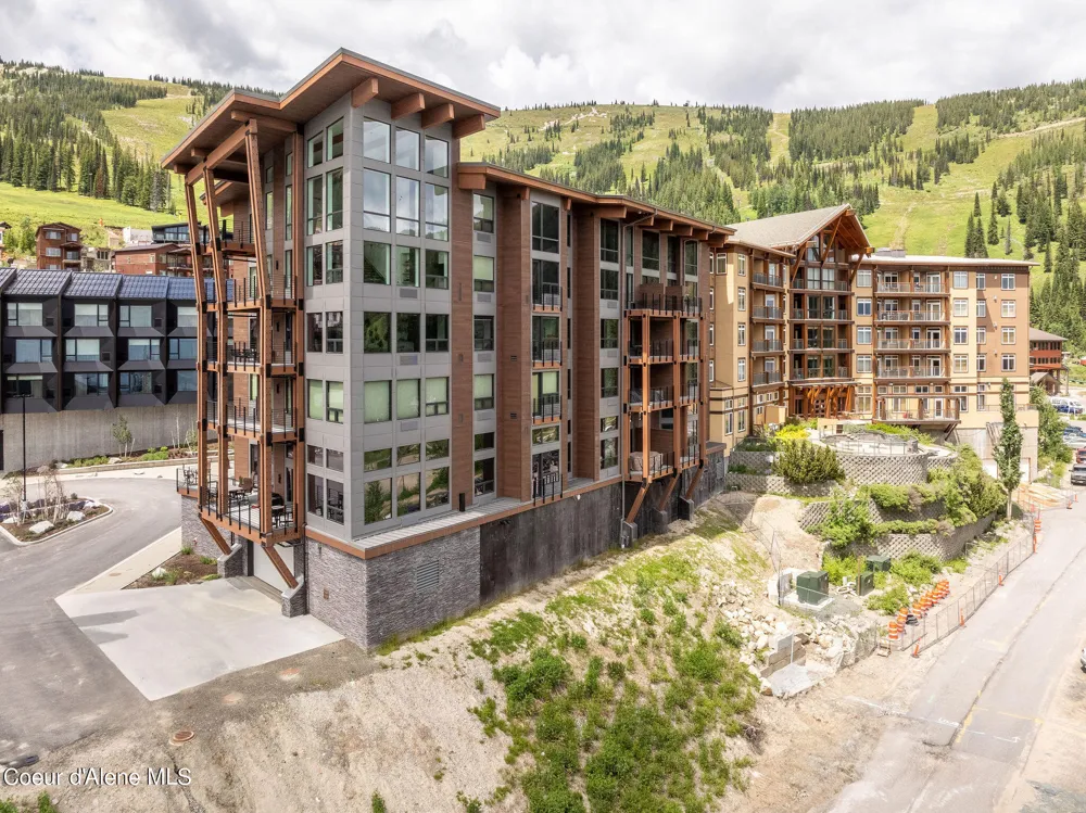 124 Village Lane ## 318 Sandpoint, ID 83864