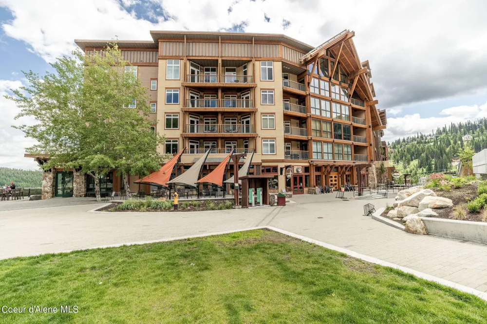 124 Village Lane ## 318 Sandpoint, ID 83864