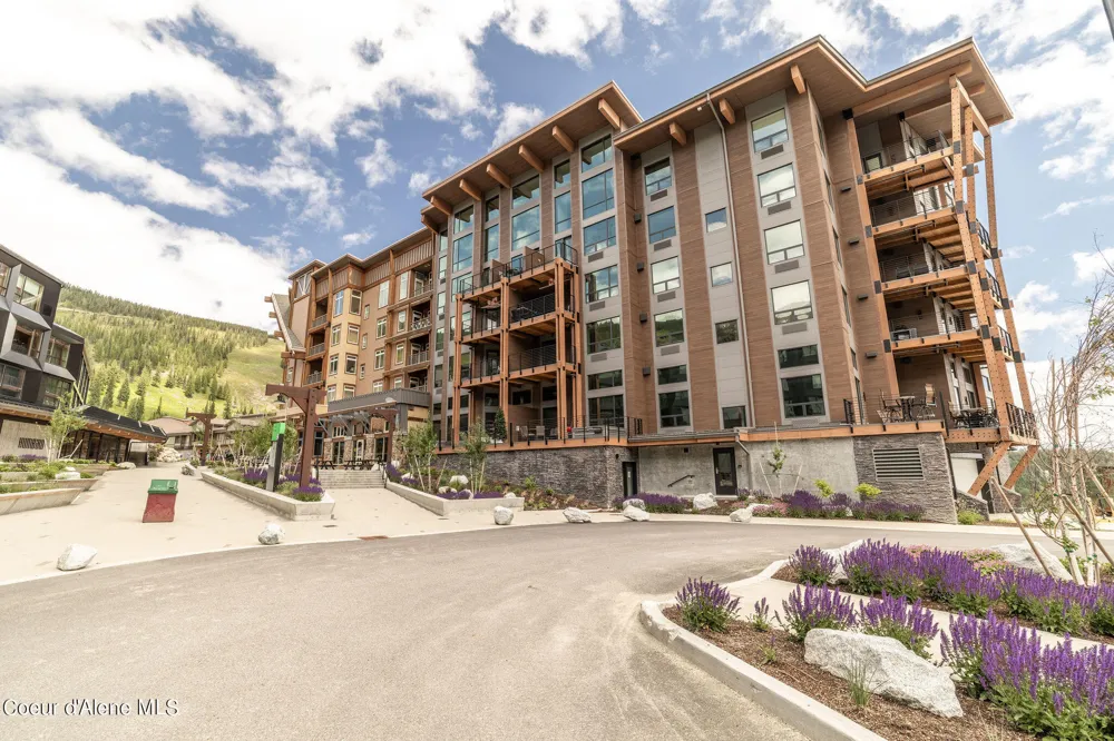 124 Village Lane ## 318 Sandpoint, ID 83864
