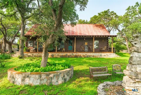 1218 Oakwood Loop