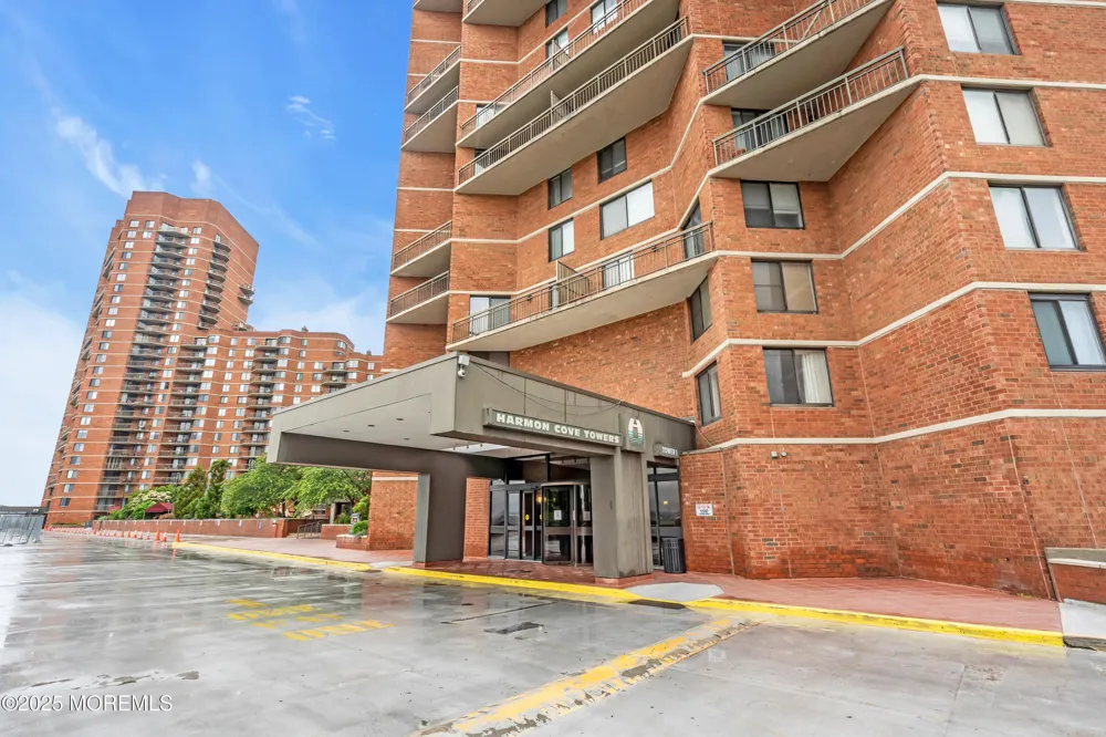 2508 Harmon Cove Tower Secaucus, NJ 07094