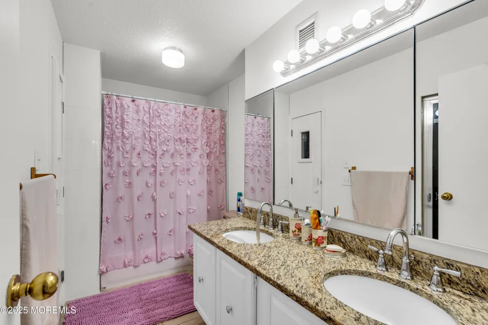 2508 Harmon Cove Tower Secaucus, NJ 07094