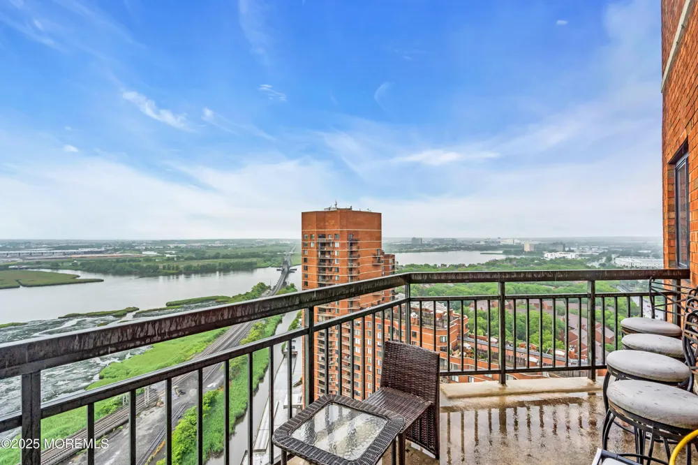 2508 Harmon Cove Tower Secaucus, NJ 07094