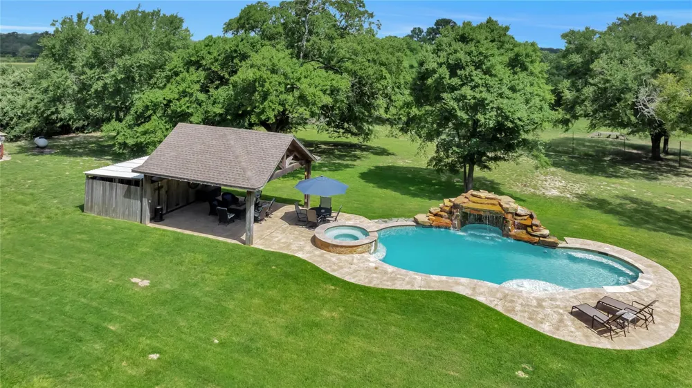 15184 Fm 2620 Bedias, TX 77831