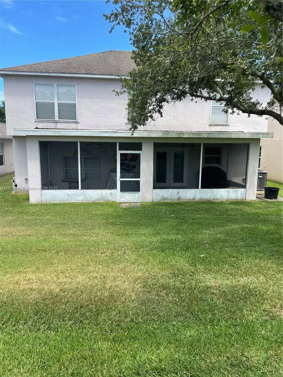 2645 SW 12th Sq SW Vero Beach, FL 32968