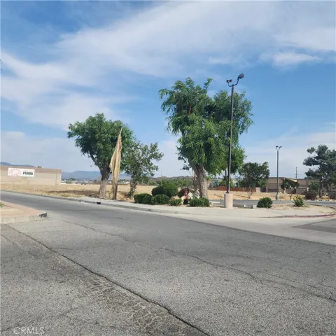 E Commonweaith Avenue