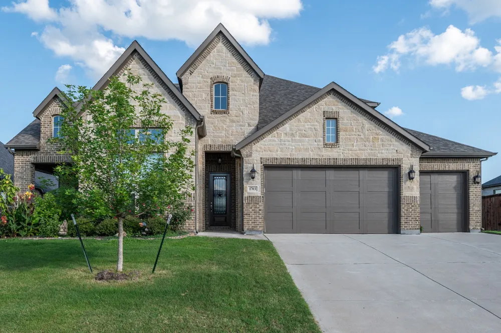 1703 Cedar Bluff Parkway Mansfield, TX 76063