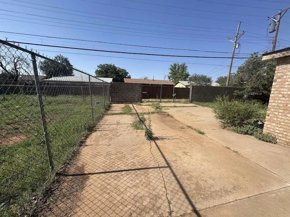 1807 E 1st Street Lubbock, TX 79403
