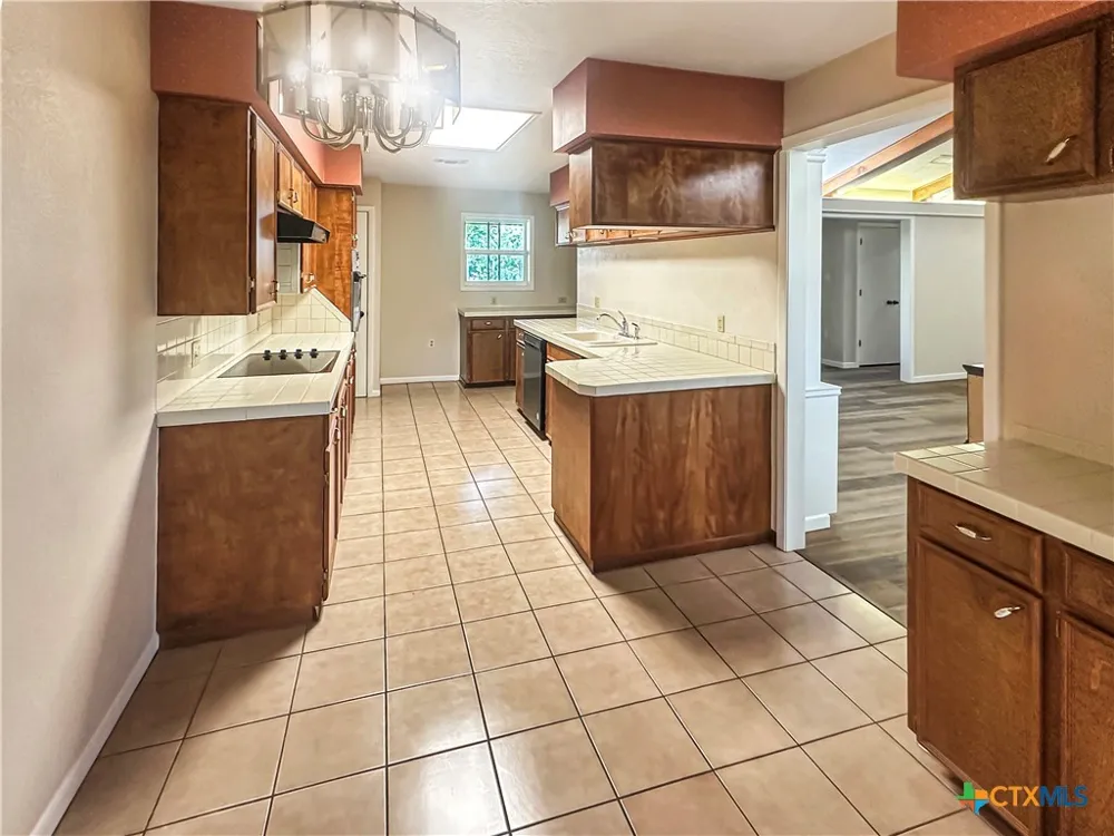 1226 E US Highway 90 Flatonia, TX 78941
