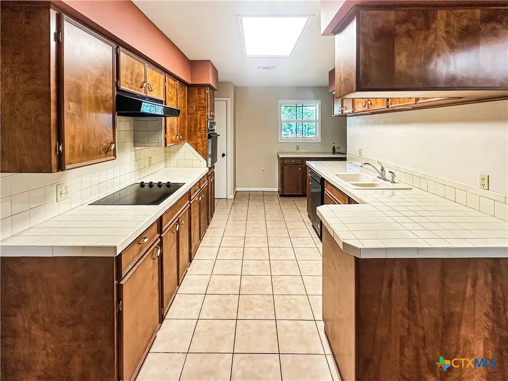 1226 E US Highway 90 Flatonia, TX 78941