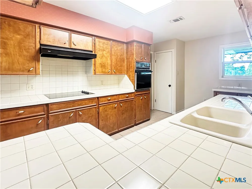 1226 E US Highway 90 Flatonia, TX 78941
