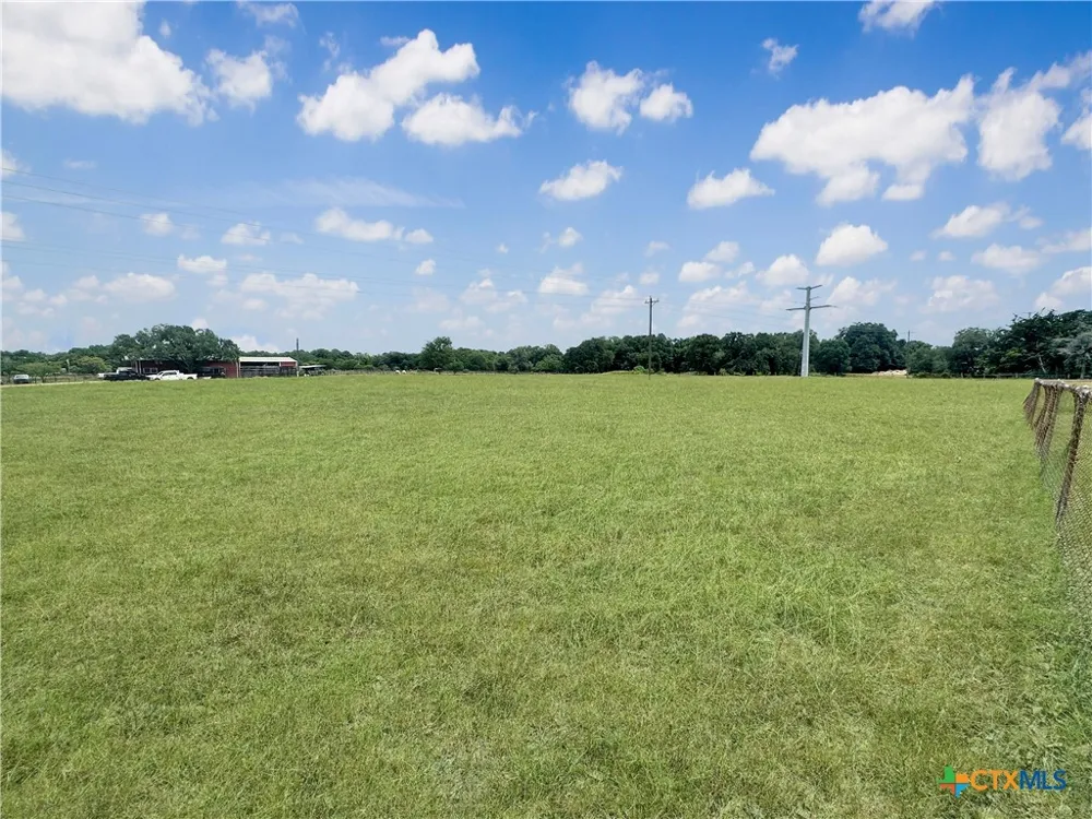 1226 E US Highway 90 Flatonia, TX 78941