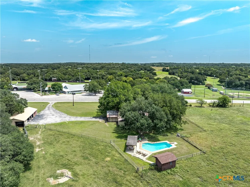 1226 E US Highway 90 Flatonia, TX 78941