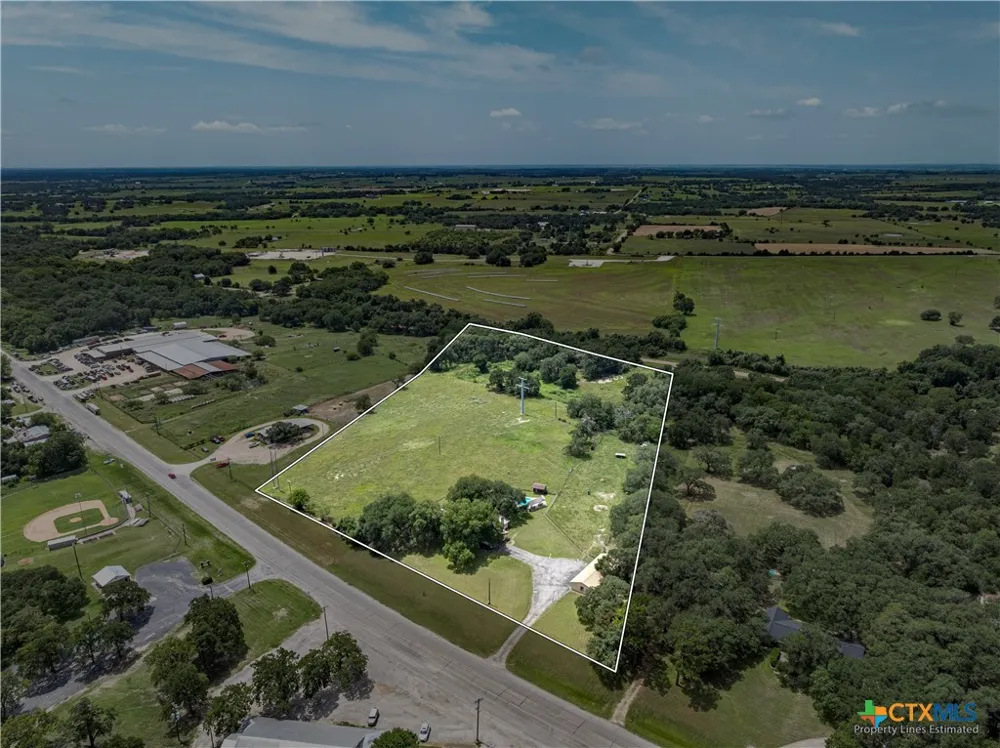 1226 E US Highway 90 Flatonia, TX 78941
