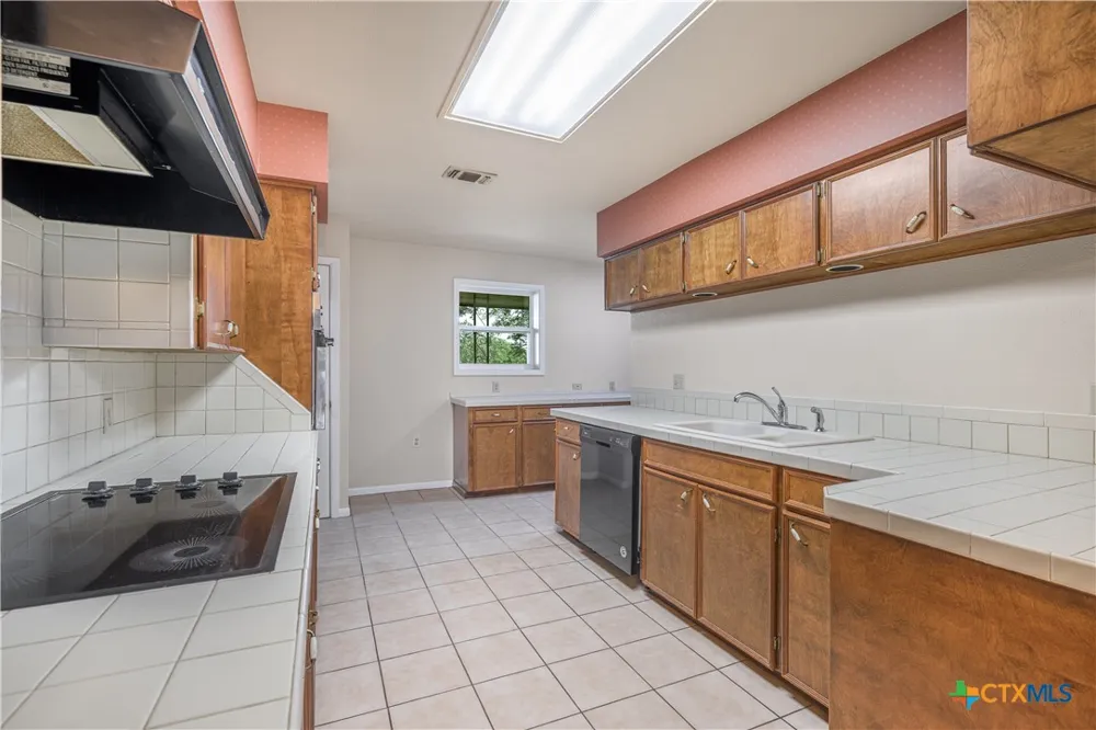 1226 E US Highway 90 Flatonia, TX 78941