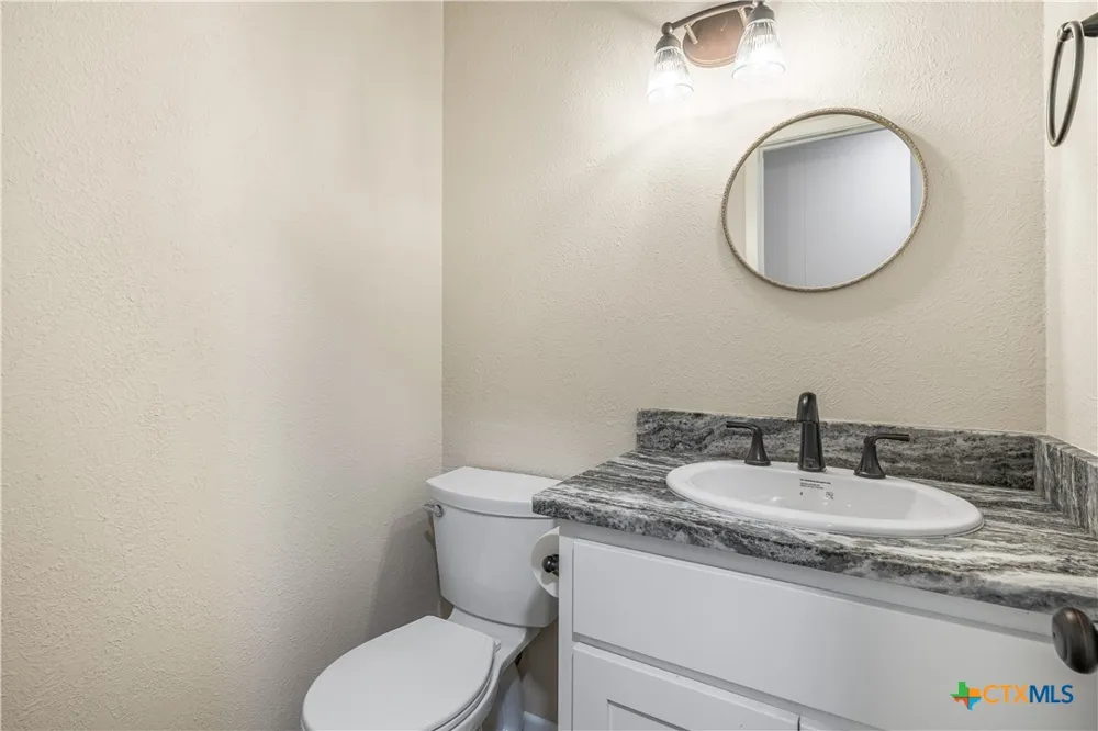 1226 E US Highway 90 Flatonia, TX 78941
