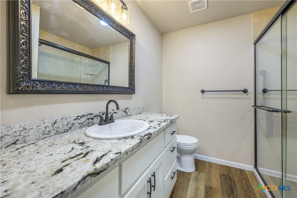 1226 E US Highway 90 Flatonia, TX 78941