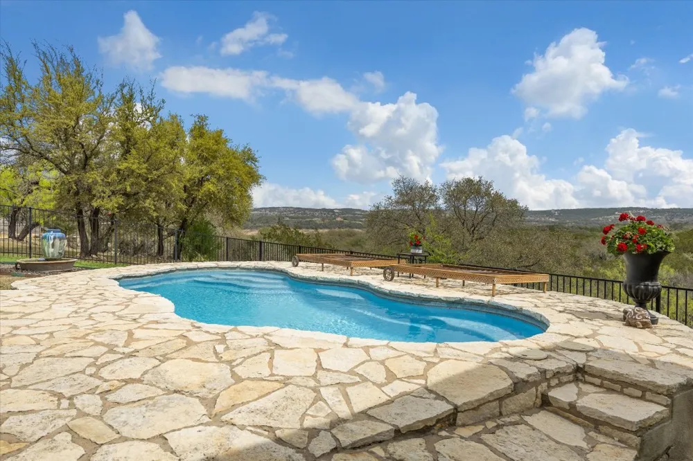 515 Wesley Ridge Drive Spicewood, TX 78669