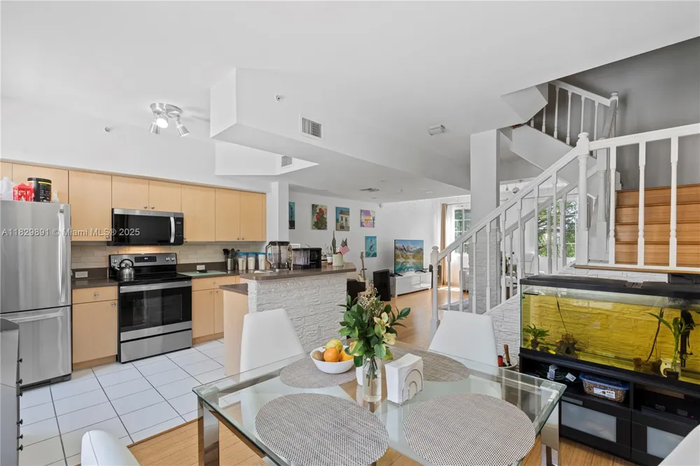 2811 NE 185th St #804 Aventura, FL 33180
