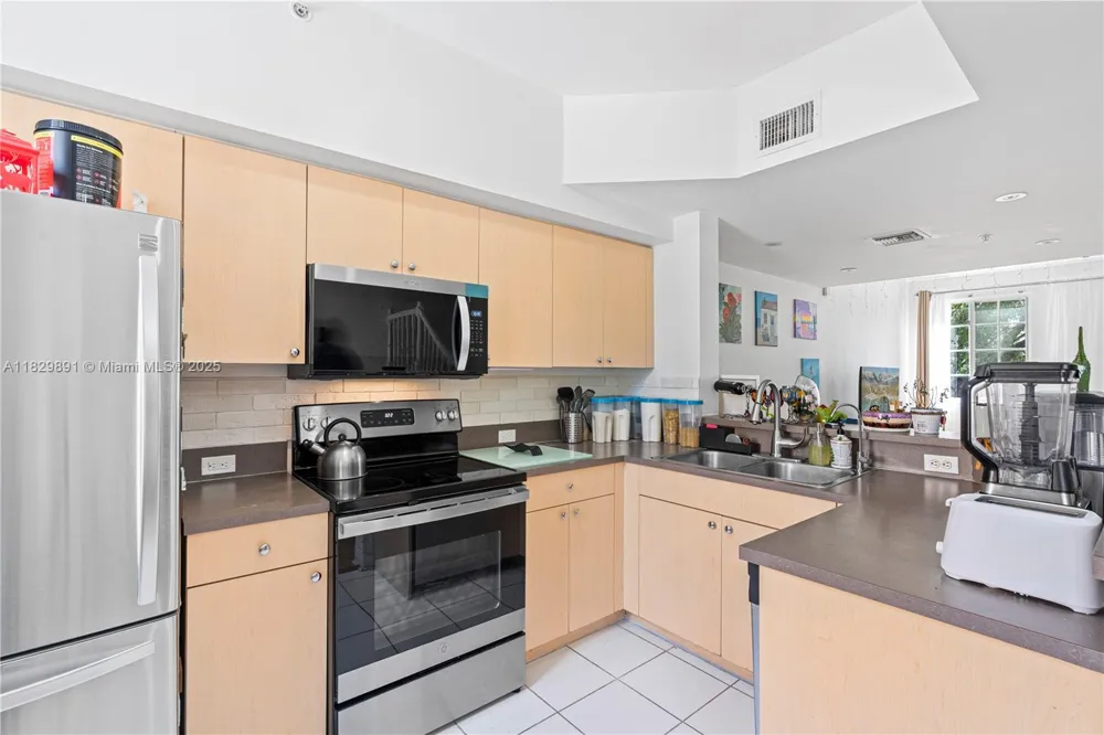2811 NE 185th St #804 Aventura, FL 33180