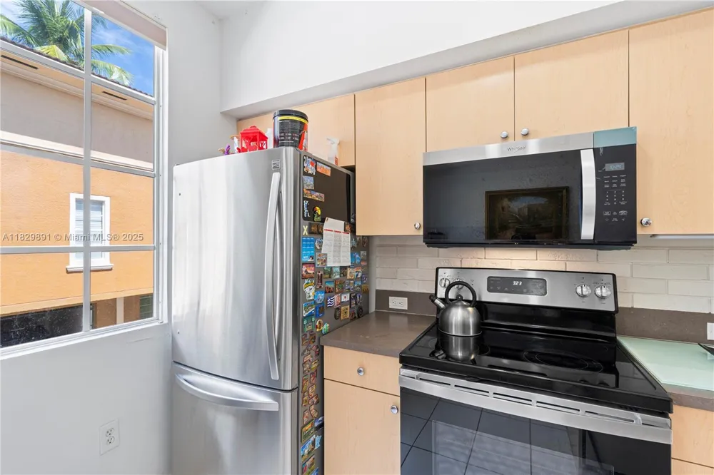 2811 NE 185th St #804 Aventura, FL 33180
