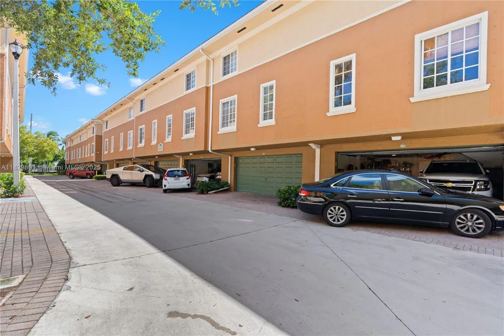 2811 NE 185th St #804 Aventura, FL 33180