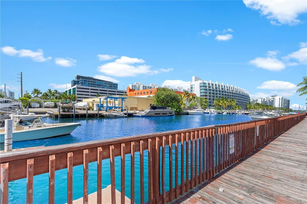 2811 NE 185th St #804 Aventura, FL 33180
