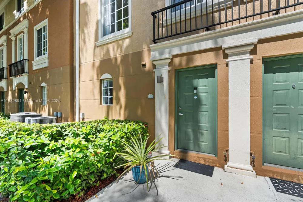 2811 NE 185th St #804 Aventura, FL 33180