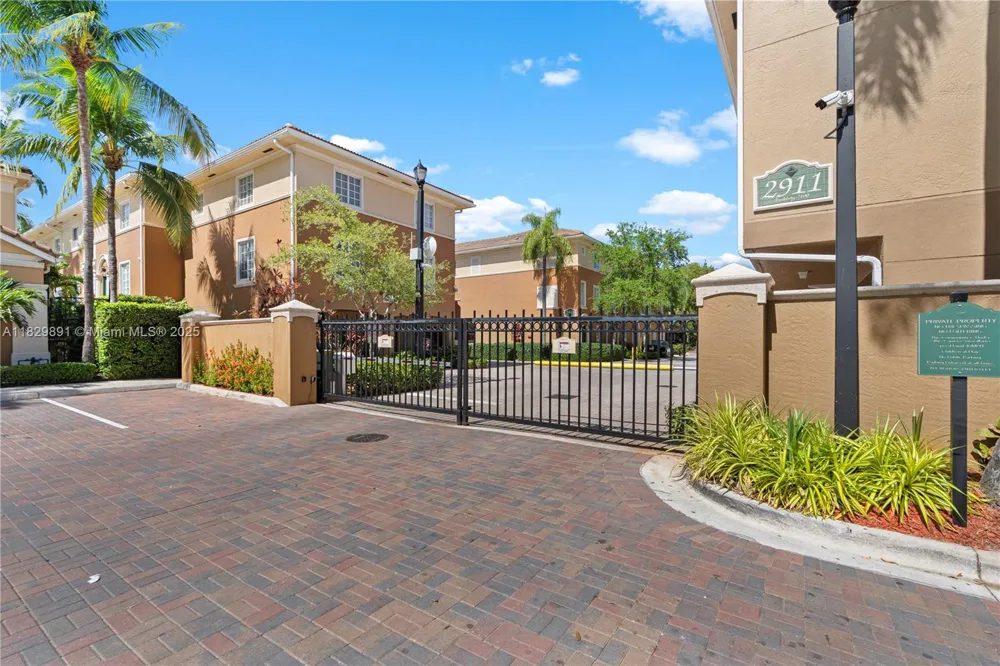 2811 NE 185th St #804 Aventura, FL 33180